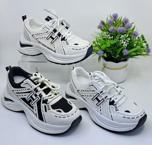 Men's sports shoes